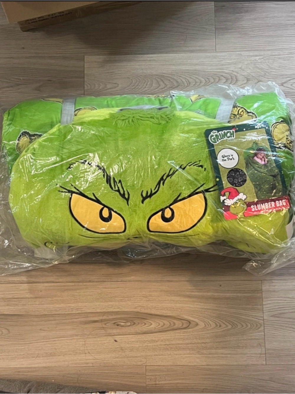 The Grinch Glow in the Dark Kids Plush Slumber
Sleeping Bag 56" × 31" | New - Picture 7 of 13